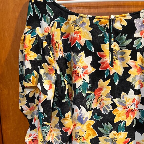 Ava & Viv 2X Black Floral Puff Sleeve Blouse – Vibrant Yellow & Red Sunflowers - Picture 10 of 15
